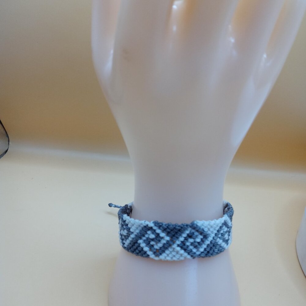 Multicolor Handwoven Macrame Thread Bracelet Design Patterns - Picture 11 of 12